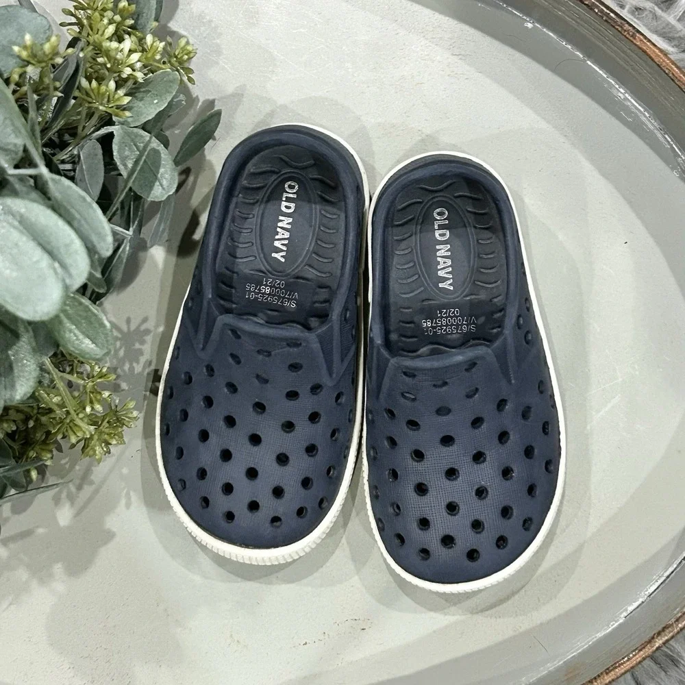 Old Navy Blue Perforated Vinyl Slip-On Sneakers Toddler‎ Size 5